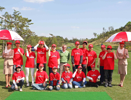 Group photo at the Emirates golf clinic