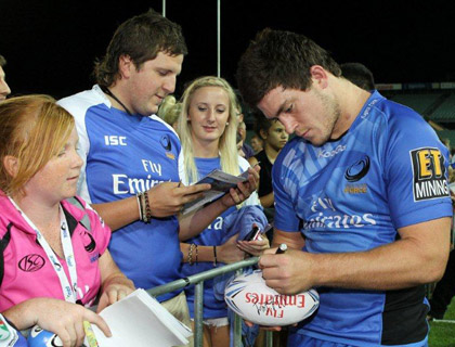 Ben Whittaker signing the Emirates midi balls for fans
