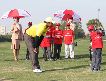 Anirban Lahiri giving golfing tips at the Emirates Golf Clinic