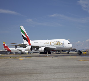 周年庆 阿联酋航空飞往西班牙马德里的航班服